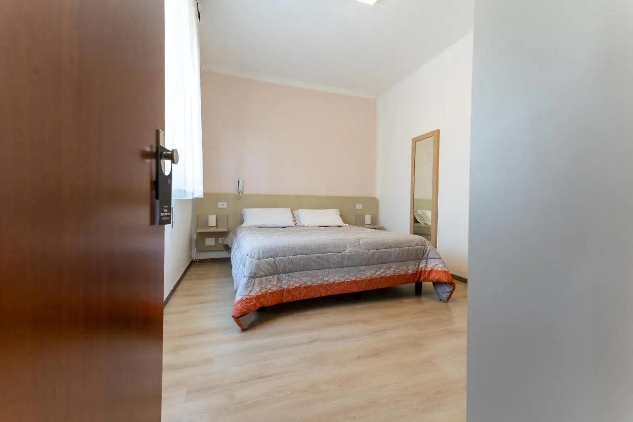 **  Hotel Benaco Mavras Peschiera del Garda Itálie