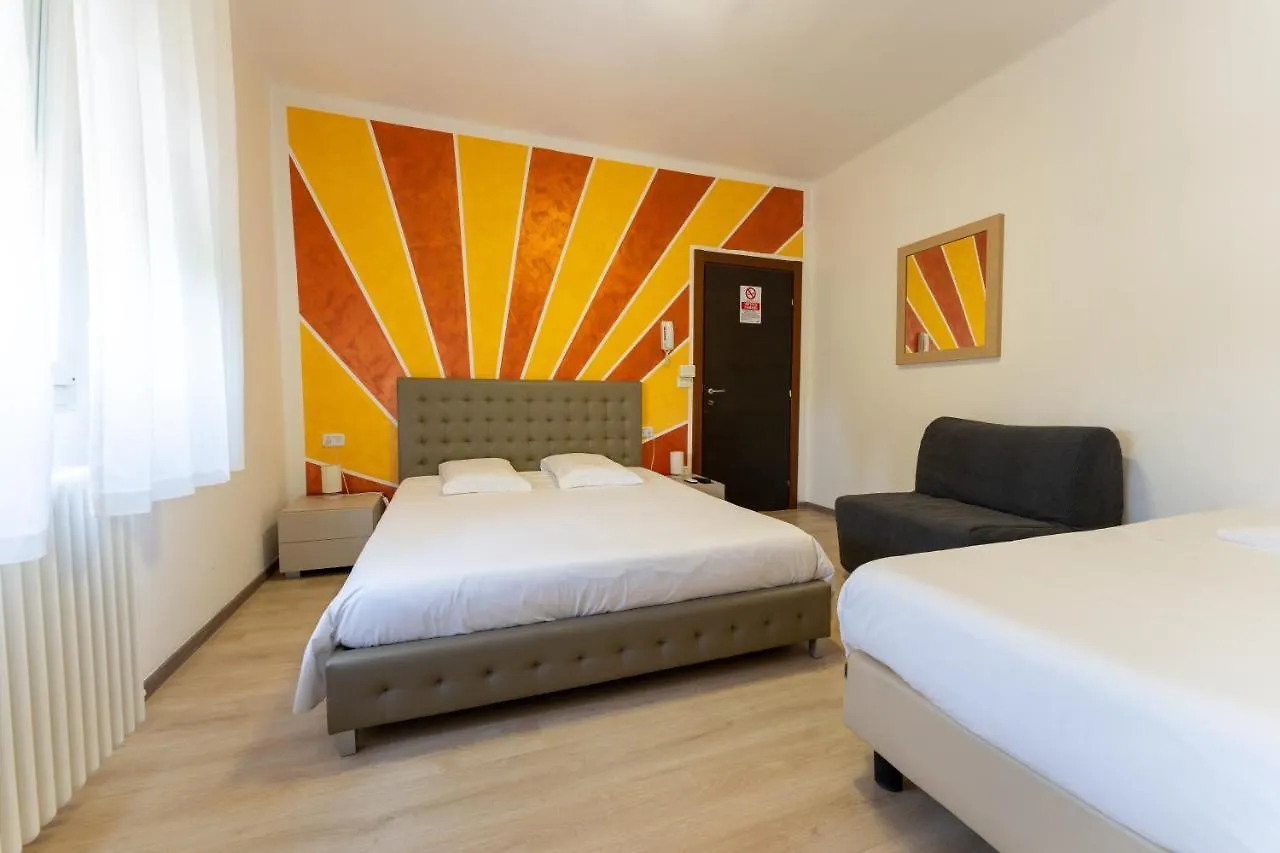 Hotel Benaco Mavras Peschiera del Garda 2*,